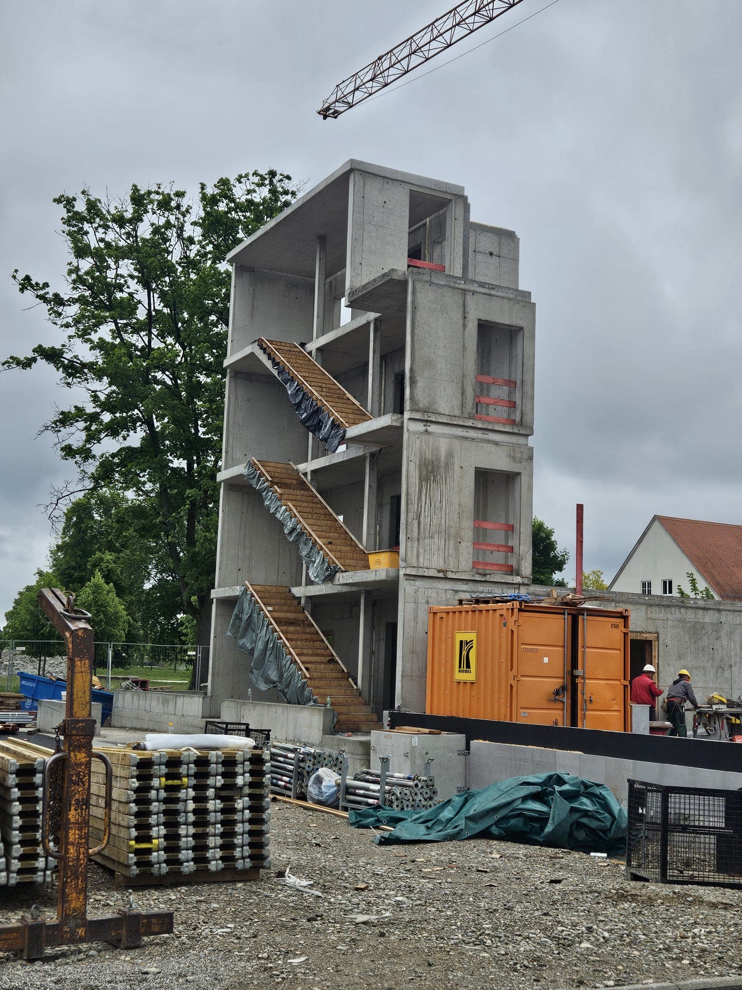 Erstes Treppenhaus steht